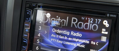 Lyttertallene stuper på radio